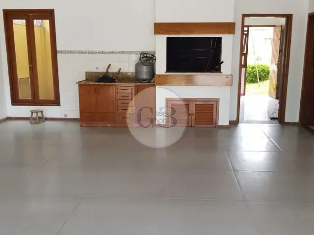 Casa 4 quartos e 3 banheiros, à venda, no bairro Areal em Pelotas
