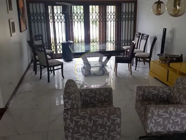 Casa 4 quartos e 3 banheiros, à venda, no bairro Areal em Pelotas
