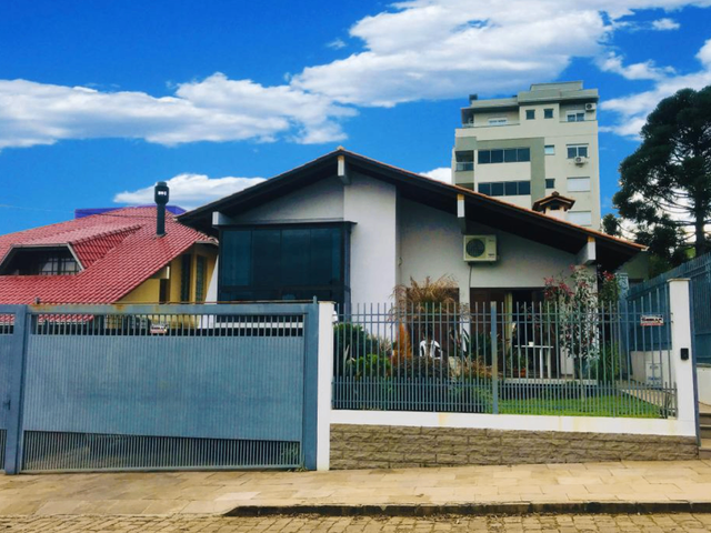 Casa com 212m² 4 quartos e 3 banheiros, à venda, no bairro Sagrada Familia em Nova Prata