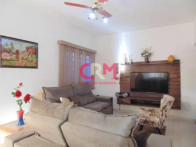 Casa com 220m² 3 quartos e 2 banheiros, à venda, no bairro Vila Buscardi em Taquaritinga