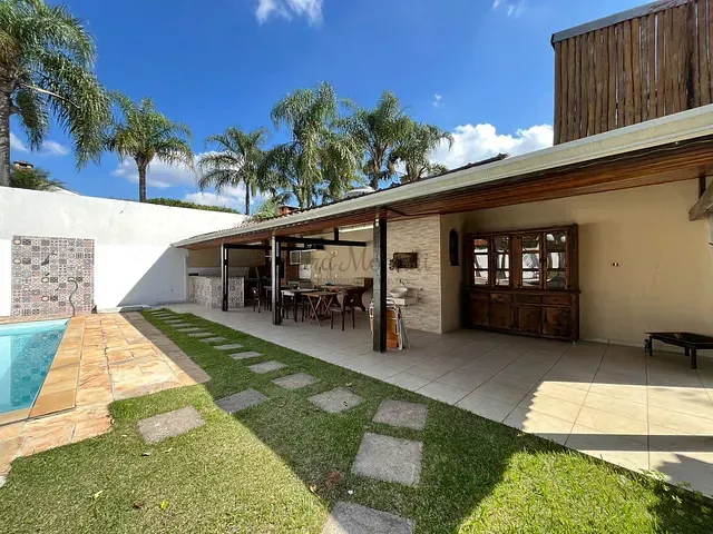 Casa com 915m² 5 quartos e 5 banheiros, à venda, no bairro Granja Viana em Cotia