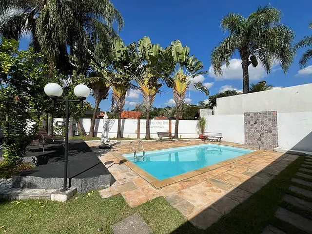 Casa com 915m² 5 quartos e 5 banheiros, à venda, no bairro Granja Viana em Cotia