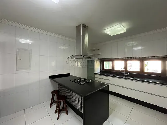 Casa com 915m² 5 quartos e 5 banheiros, à venda, no bairro Granja Viana em Cotia