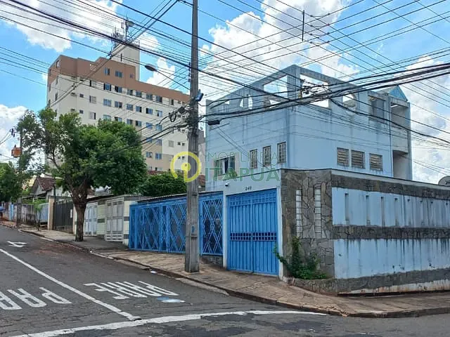 Casa com 450m², à venda, no bairro Vila Adolfo em Londrina