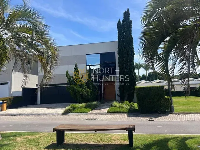 Casa com 476m² 4 quartos e 6 banheiros, à venda ou para alugar, no bairro Jurerê em Florianópolis