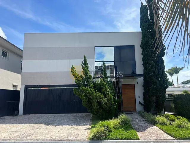 Casa com 476m² 4 quartos e 6 banheiros, à venda ou para alugar, no bairro Jurerê em Florianópolis