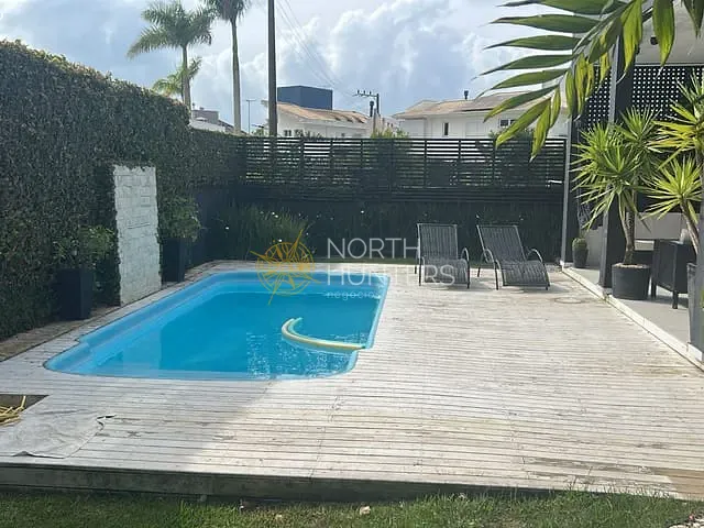Casa com 476m² 4 quartos e 6 banheiros, à venda ou para alugar, no bairro Jurerê em Florianópolis