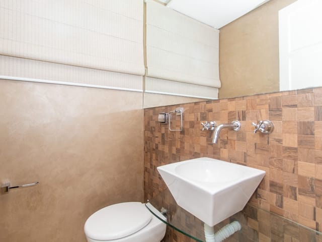 Casa com 413m² 4 quartos e 4 banheiros, à venda, no bairro Uberaba em Curitiba