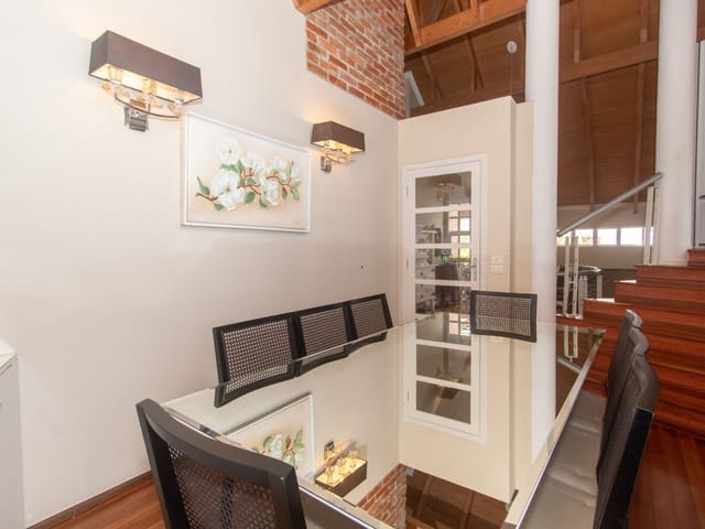 Casa com 413m² 4 quartos e 4 banheiros, à venda, no bairro Uberaba em Curitiba