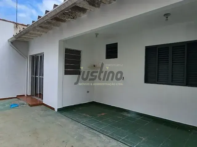 Casa com 250m² 2 quartos e 2 banheiros, para alugar, no bairro Centro em Itanhaém