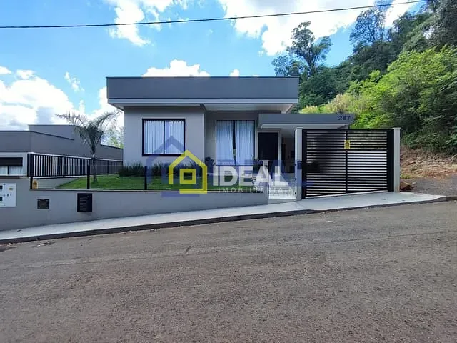 Casa com 101m² 2 quartos e 2 banheiros, à venda, no bairro Parque de Exposições em Concórdia