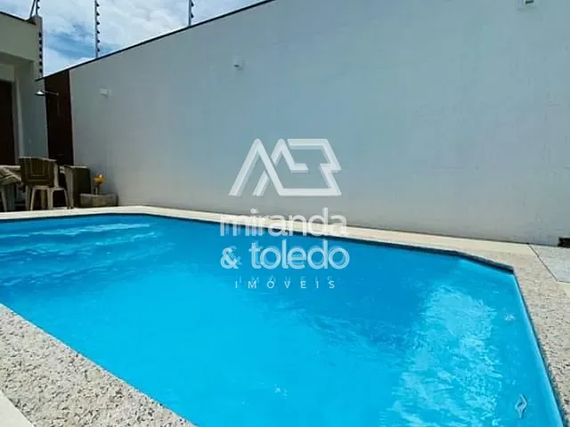 Casa com 180m² 3 quartos e 2 banheiros, à venda, no bairro Itapebussu em Guarapari