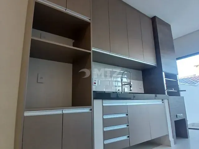 Casa com 250m² 3 quartos e 3 banheiros, à venda, no bairro Jardim Ouro Verde em Botucatu