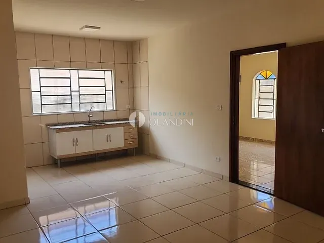 Casa com 120m², para alugar, no bairro Centro em Artur Nogueira