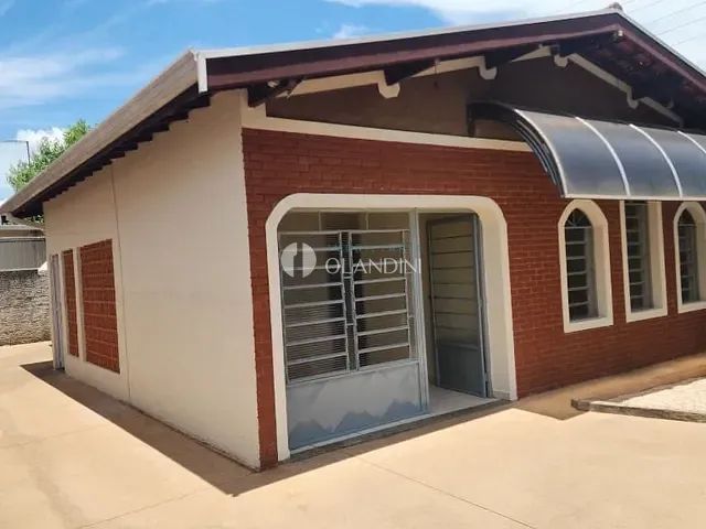 Casa com 120m², para alugar, no bairro Centro em Artur Nogueira