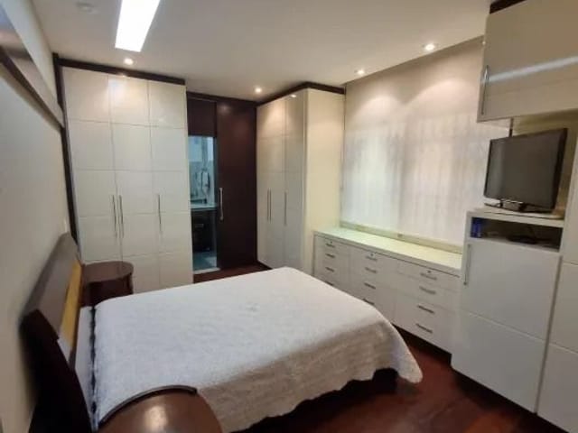 Casa com 326m² 4 quartos e 5 banheiros, à venda, no bairro São Mateus em Juiz de Fora