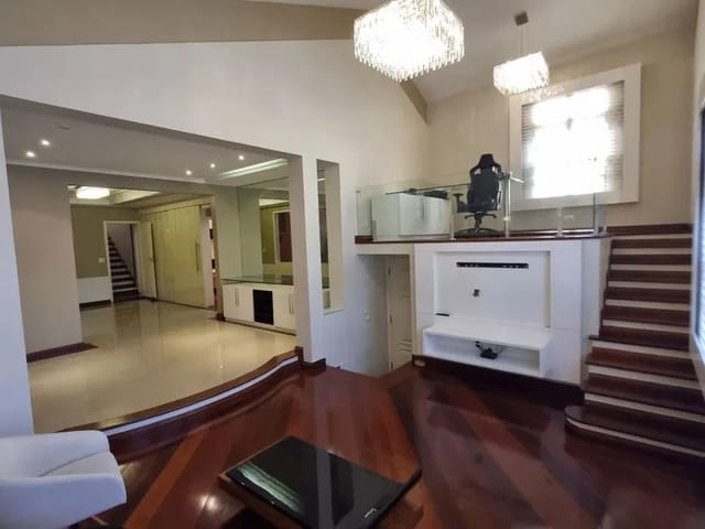 Casa com 326m² 4 quartos e 5 banheiros, à venda, no bairro São Mateus em Juiz de Fora