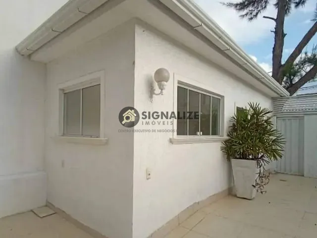 Casa 3 quartos e 4 banheiros, à venda, no bairro Ogiva em Cabo Frio