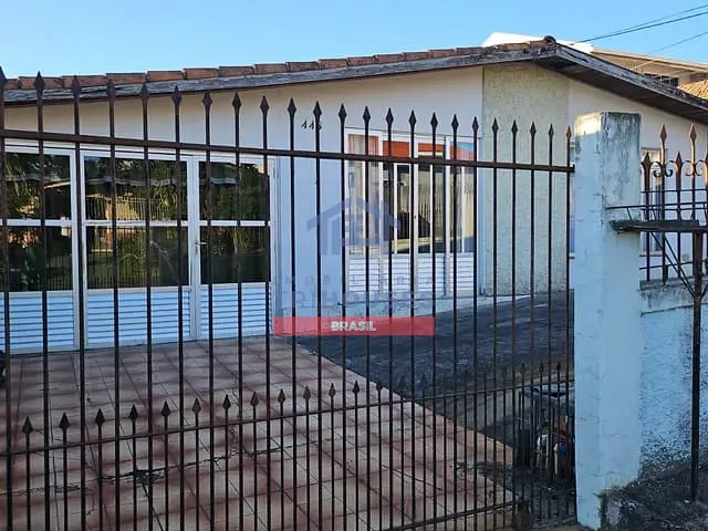 Casa 3 quartos e 1 banheiro, à venda, no bairro Xaxim em Curitiba