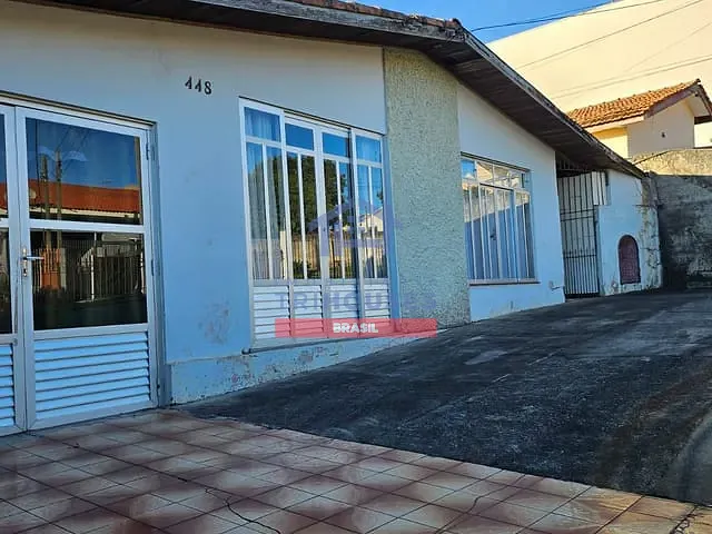 Casa 3 quartos e 1 banheiro, à venda, no bairro Xaxim em Curitiba
