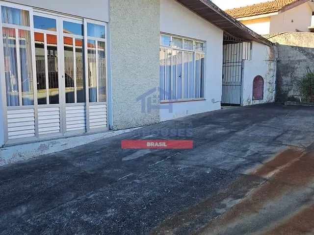 Casa 3 quartos e 1 banheiro, à venda, no bairro Xaxim em Curitiba