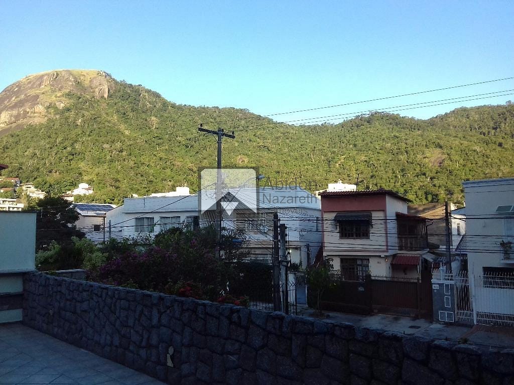Casa à venda com 5 quartos, 270m² - Foto 1