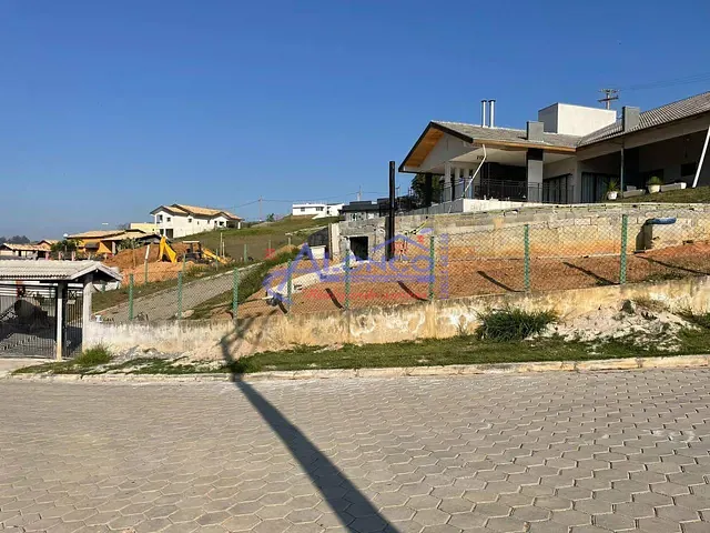 Casa com 1955m² 3 quartos e 3 banheiros, à venda, no bairro Condomínio Parque Vale dos Lagos em Jacareí