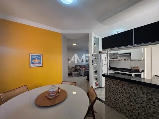 Casa 3 quartos e 3 banheiros, à venda, no bairro Moinho dos Ventos em Goiânia