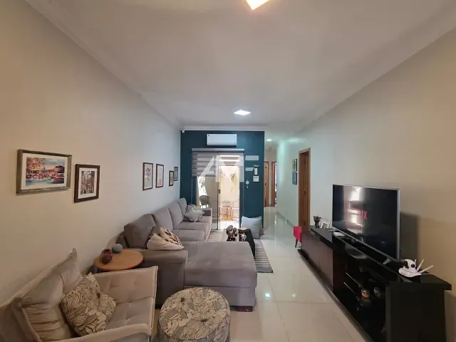 Casa 3 quartos e 3 banheiros, à venda, no bairro Moinho dos Ventos em Goiânia