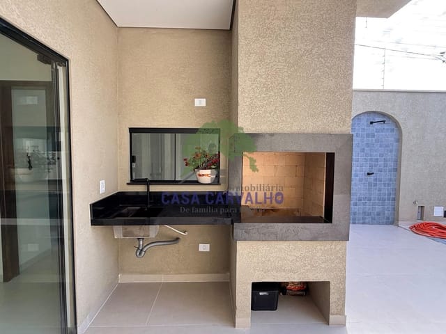 Casa 3 quartos e 2 banheiros, para alugar, no bairro Centro em Ladário