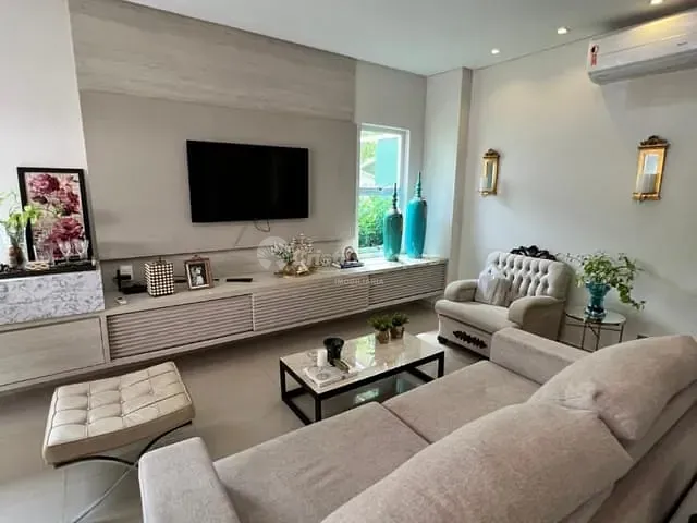 Casa com 750m² 5 quartos e 6 banheiros, à venda, no bairro Novo Uruguai em Teresina