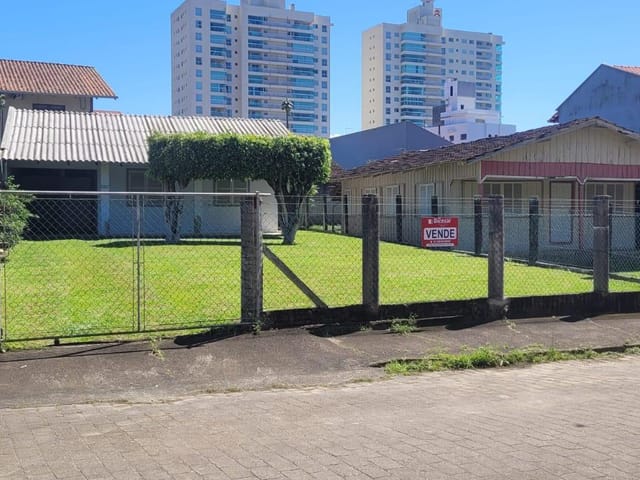 Casa com 360m² 2 quartos e 2 banheiros, à venda, no bairro ARMAÇÃO em Penha