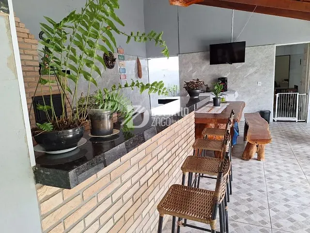 Casa com 254m² 3 quartos e 3 banheiros, à venda, no bairro Jardim Elza Amuí I em Uberaba