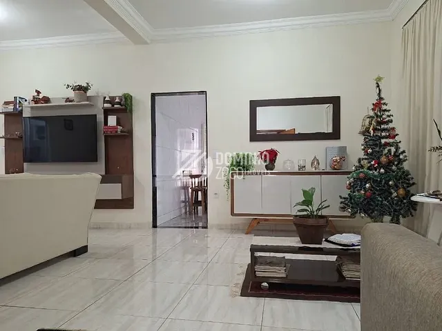 Casa com 254m² 3 quartos e 3 banheiros, à venda, no bairro Jardim Elza Amuí I em Uberaba