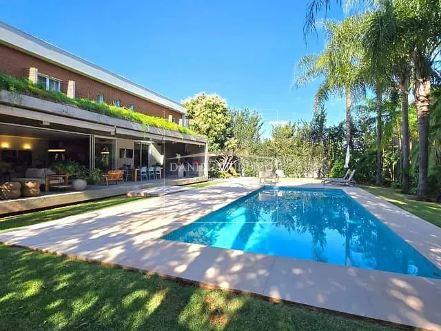 Casa com 1200m² 5 quartos e 6 banheiros, à venda, no bairro Jardim São Jorge em Londrina