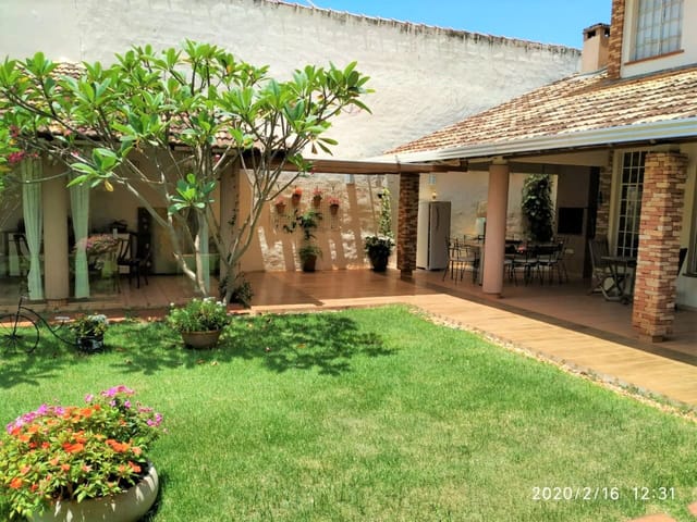 Casa com 660m² 3 quartos e 4 banheiros, à venda, no bairro Bancários em Londrina