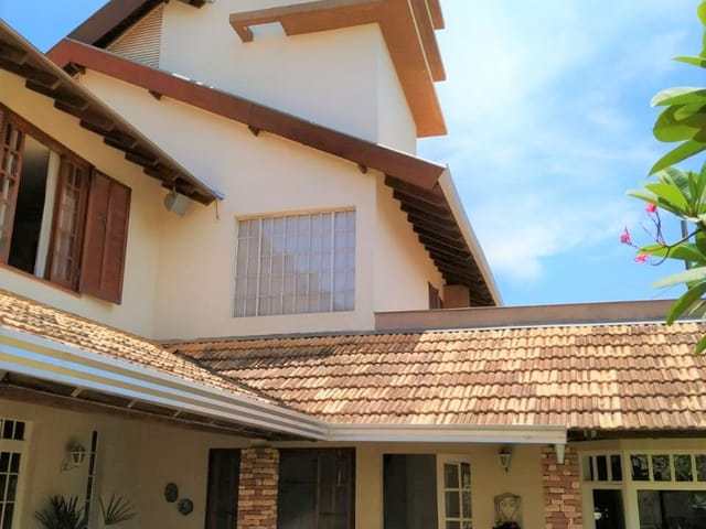 Casa com 660m² 3 quartos e 4 banheiros, à venda, no bairro Bancários em Londrina