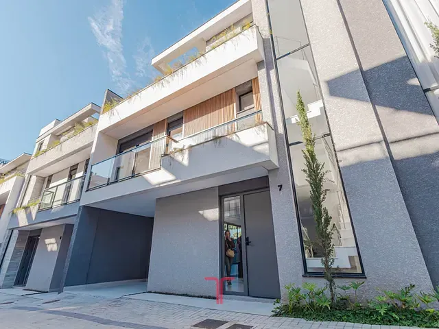 Casa com 90m² 3 quartos e 4 banheiros, à venda, no bairro Campo Comprido em Curitiba