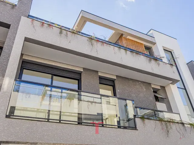 Casa com 90m² 3 quartos e 4 banheiros, à venda, no bairro Campo Comprido em Curitiba