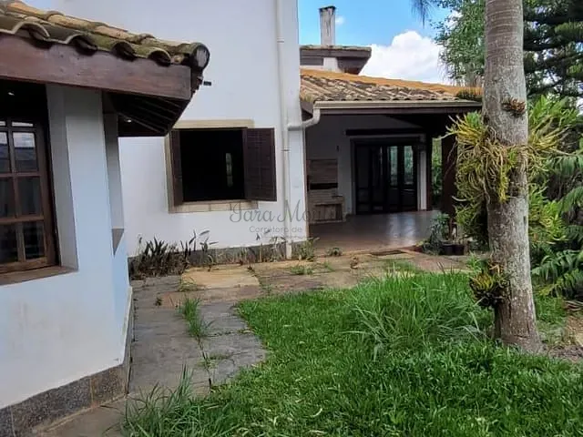 Casa com 500m² 3 quartos e 5 banheiros, à venda ou para alugar, no bairro Jardim Caiapiá em Cotia