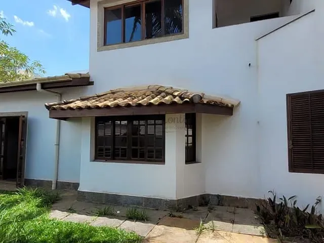 Casa com 500m² 3 quartos e 5 banheiros, à venda ou para alugar, no bairro Jardim Caiapiá em Cotia
