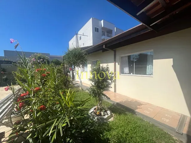 Casa com 360m² 3 quartos e 3 banheiros, à venda, no bairro Jardim Britânia em Caraguatatuba