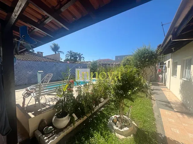 Casa com 360m² 3 quartos e 3 banheiros, à venda, no bairro Jardim Britânia em Caraguatatuba