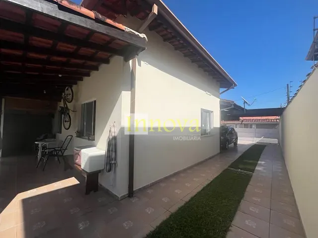 Casa com 360m² 3 quartos e 3 banheiros, à venda, no bairro Jardim Britânia em Caraguatatuba