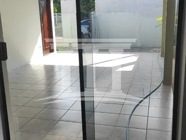 Casa com 130m² 3 quartos e 1 banheiro, para alugar, no bairro Jardim das Palmeiras em Lucas do Rio Verde
