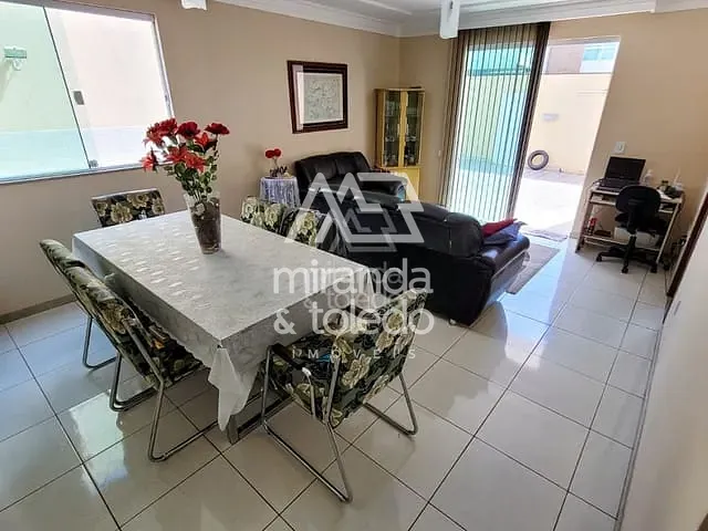 Casa com 309m² 3 quartos e 2 banheiros, à venda, no bairro Itapebussu em Guarapari