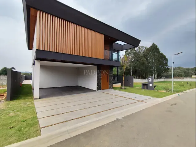 Casa com 666m² 3 quartos e 4 banheiros, à venda, no bairro Butiatumirim em Colombo