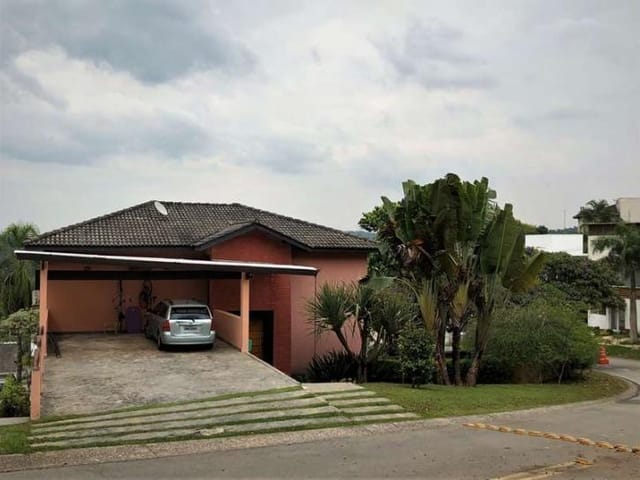 Casa com 500m² 3 quartos e 5 banheiros, à venda, no bairro Condomínio Golf Garden em Carapicuíba
