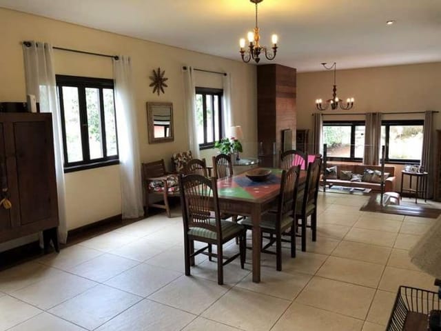 Casa com 500m² 3 quartos e 5 banheiros, à venda, no bairro Condomínio Golf Garden em Carapicuíba