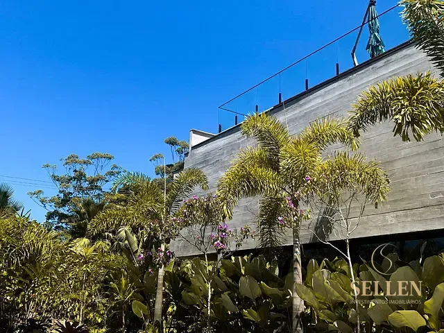 Casa 3 quartos e 1 banheiro, à venda, no bairro Praia do Estaleiro em Balneário Camboriú